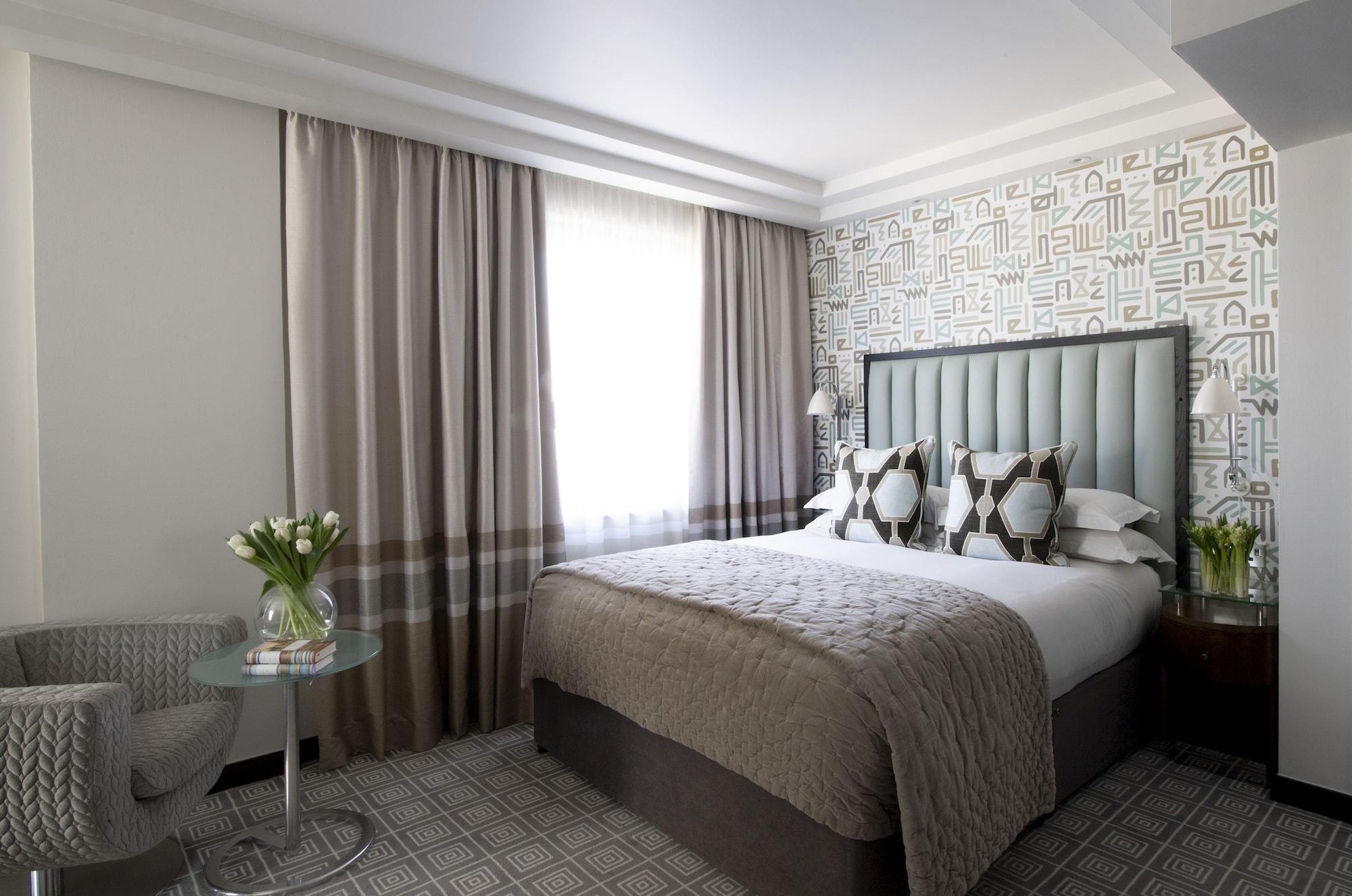 The Marylebone Hotel Londyn Zewnętrze zdjęcie A bedroom at the hotel
